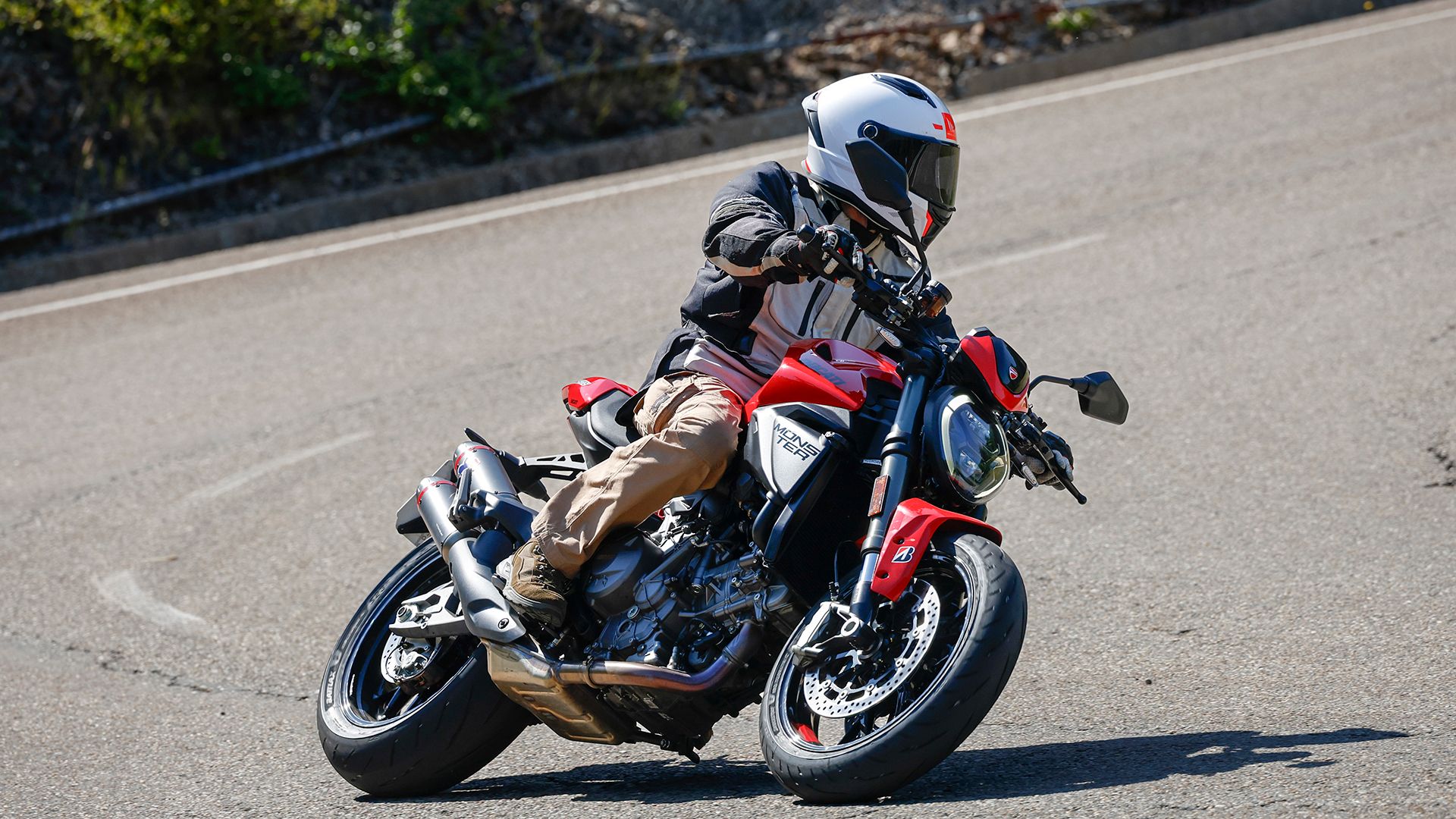Ducati Monster 2026 Accion (12)