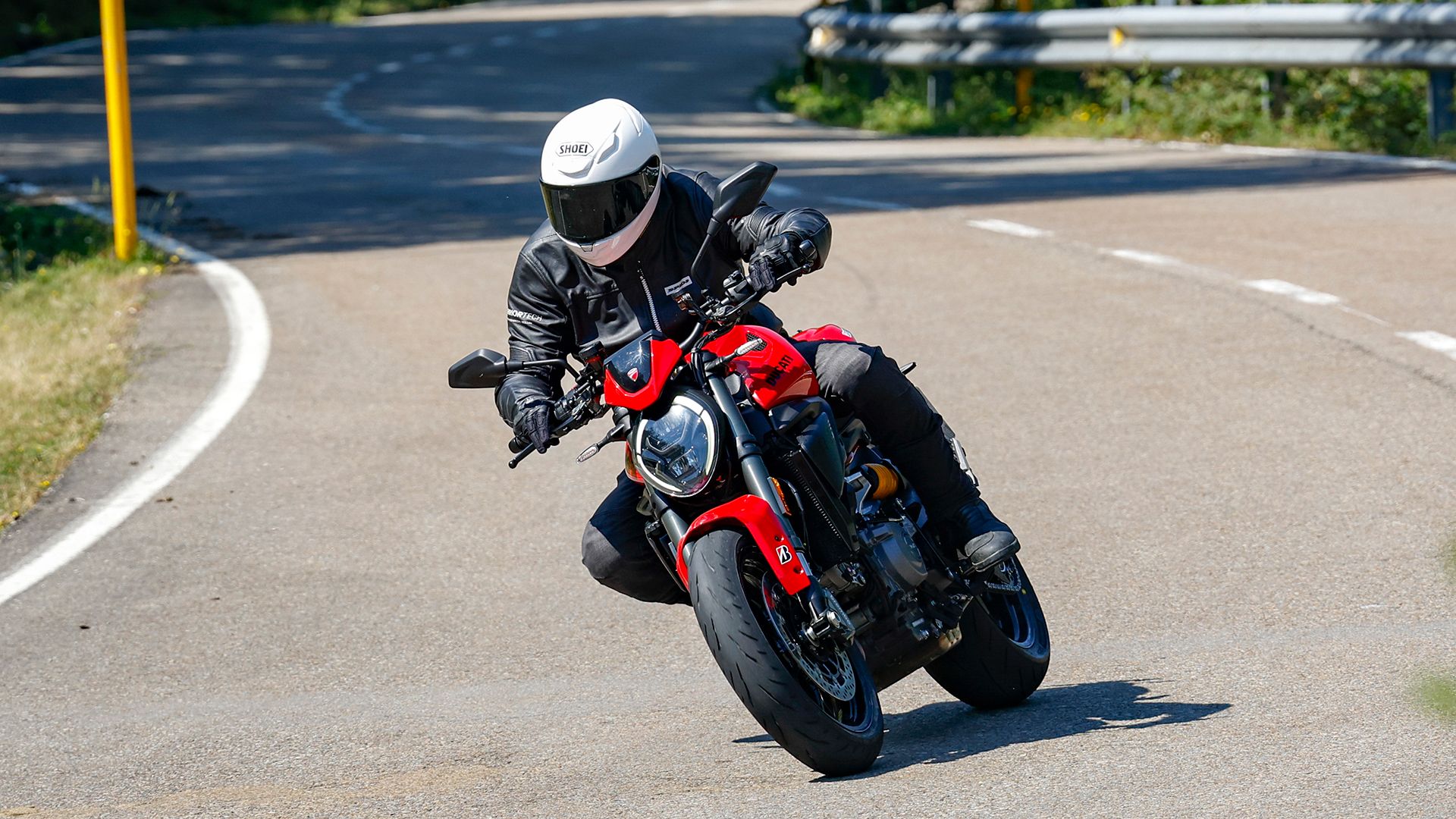 Ducati Monster 2026 Accion (13)
