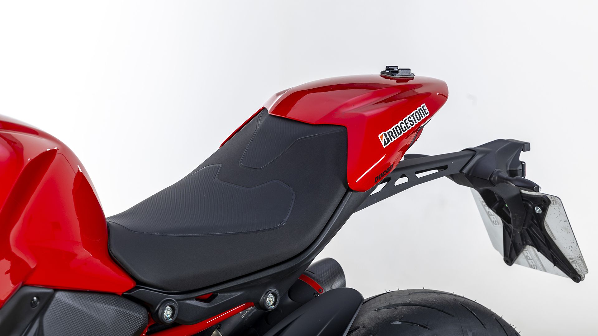 Ducati Monster 2026 Detalles (19)
