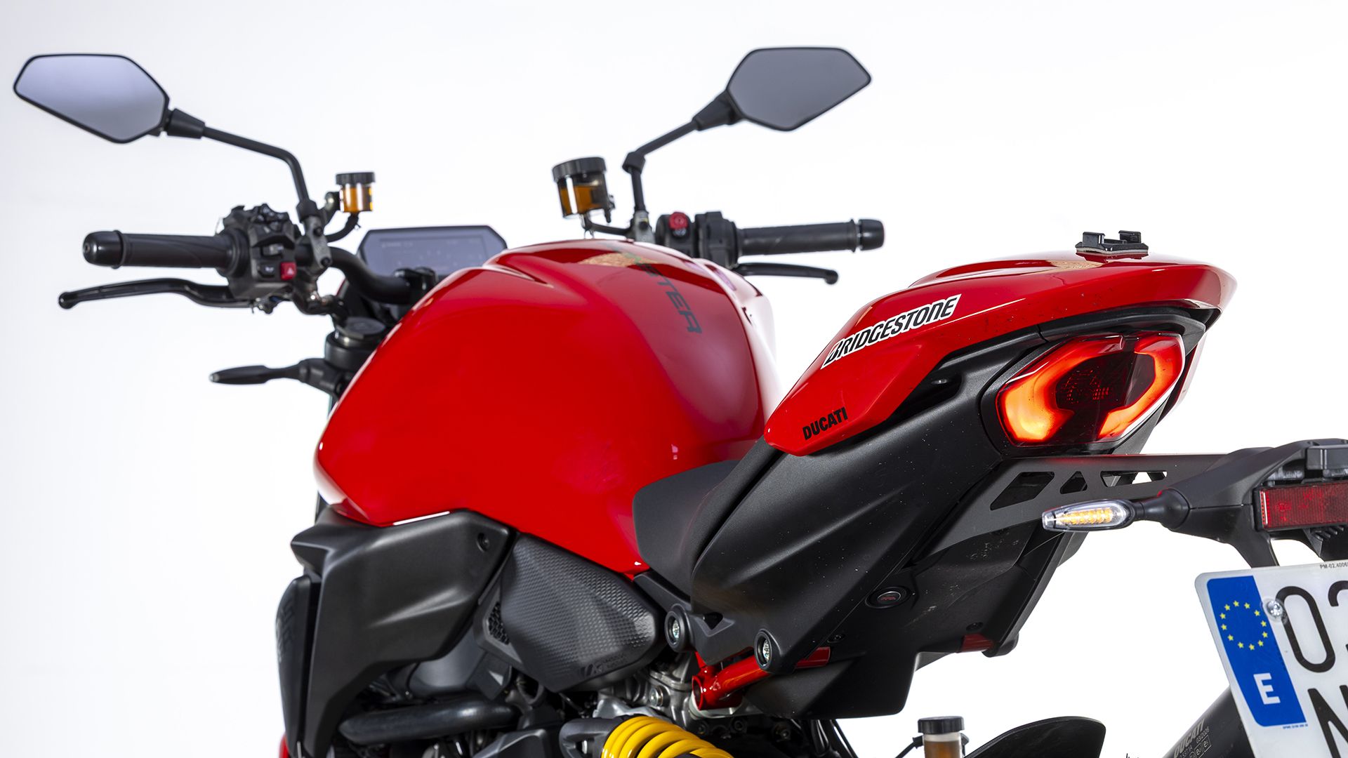 Ducati Monster 2026 Detalles (23)
