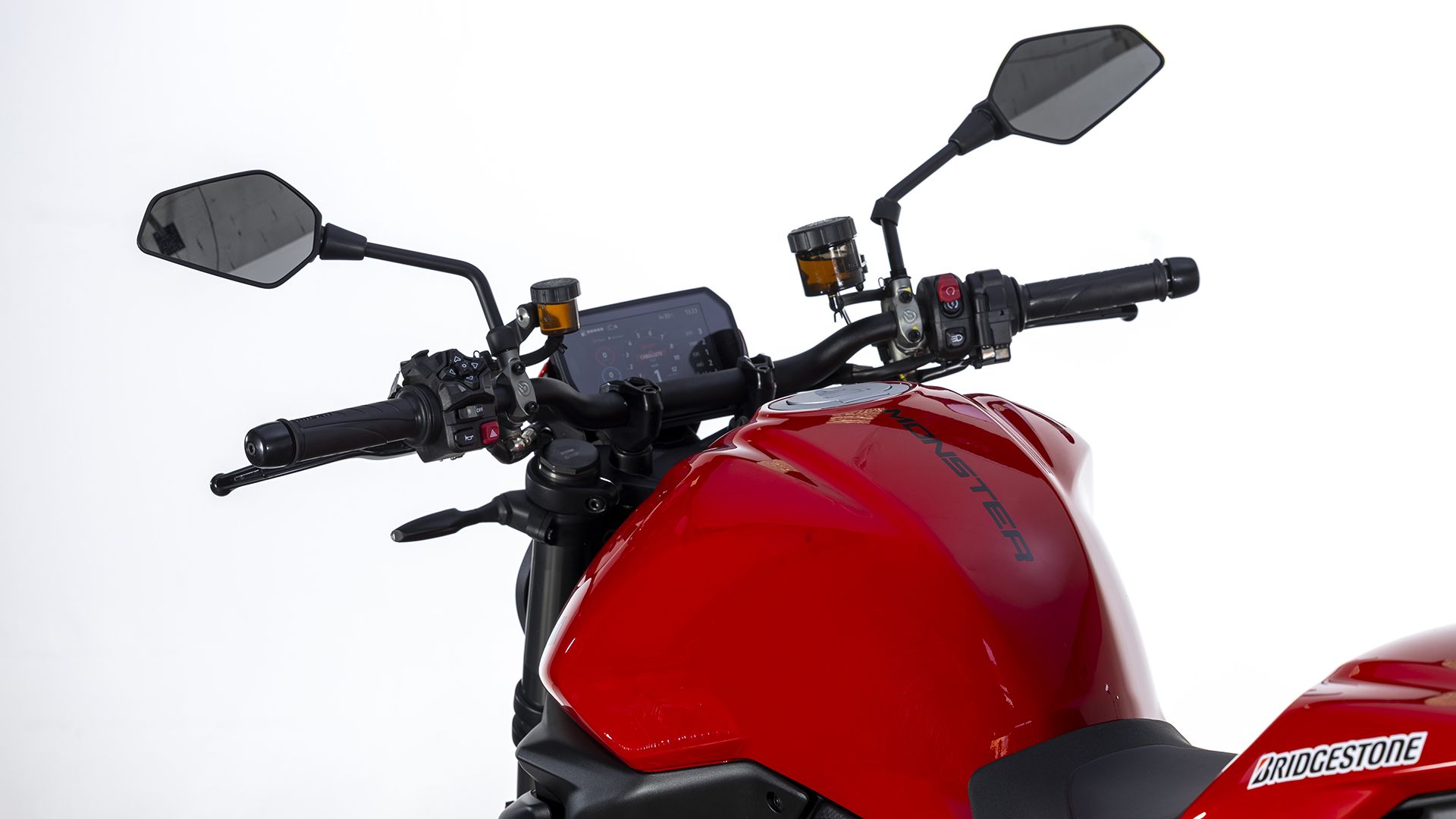 Ducati Monster 2026 Detalles (24)