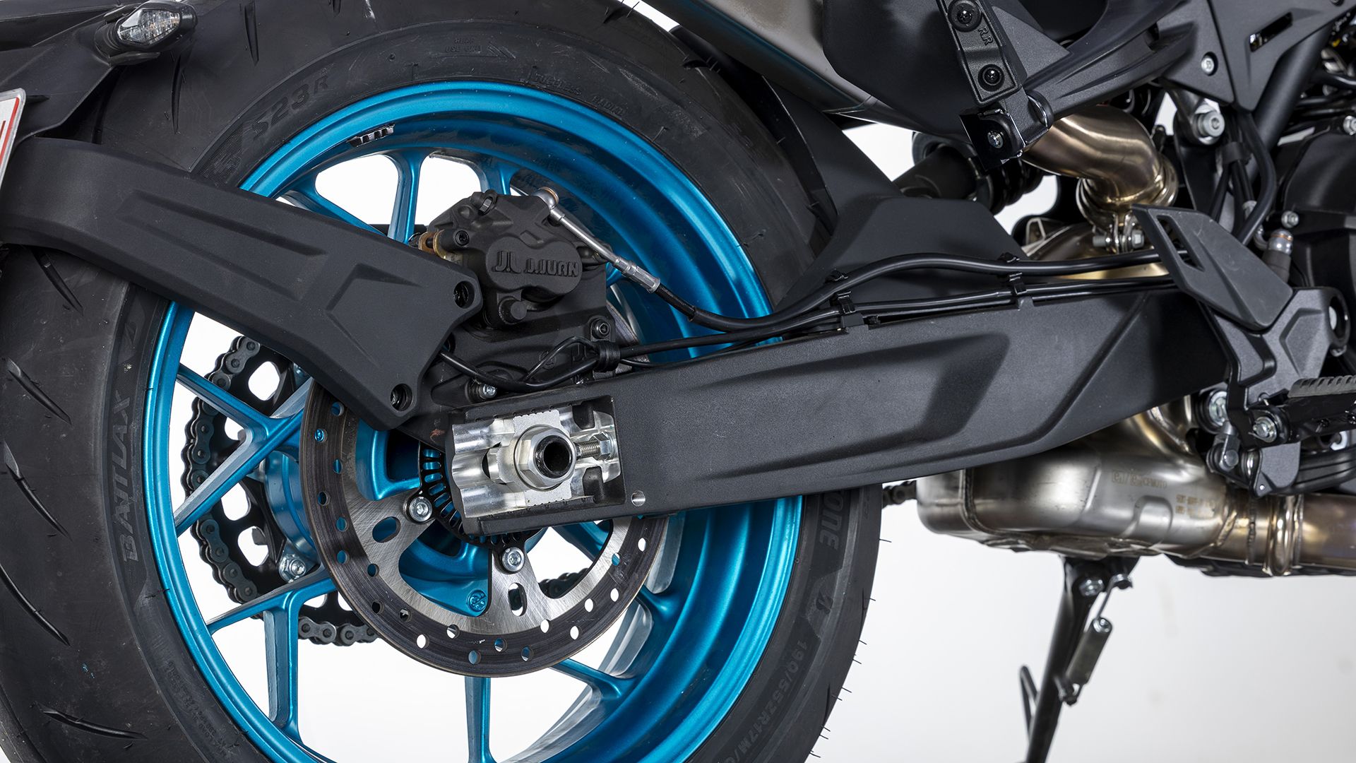 CFMoto 800NK 2026 Detalles (1)