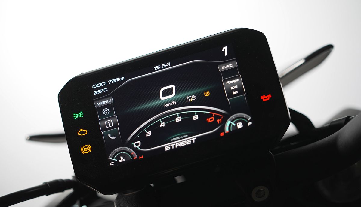 CFMoto 800NK 2026 Detalles pantalla (1)