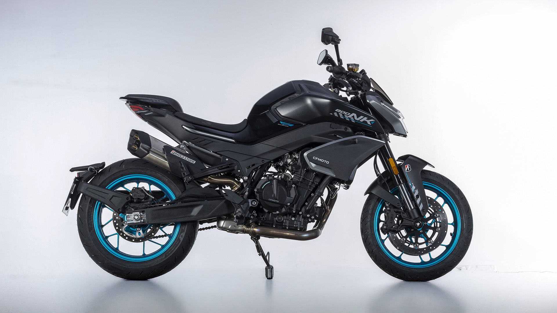 CFMoto 800NK 2026 Estudio (1)