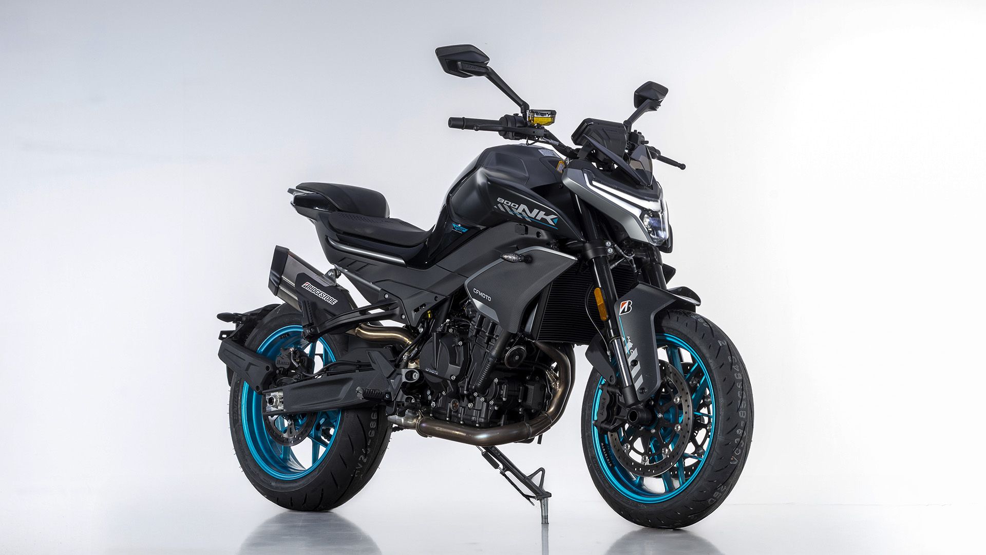 CFMoto 800NK 2026 Estudio (2)
