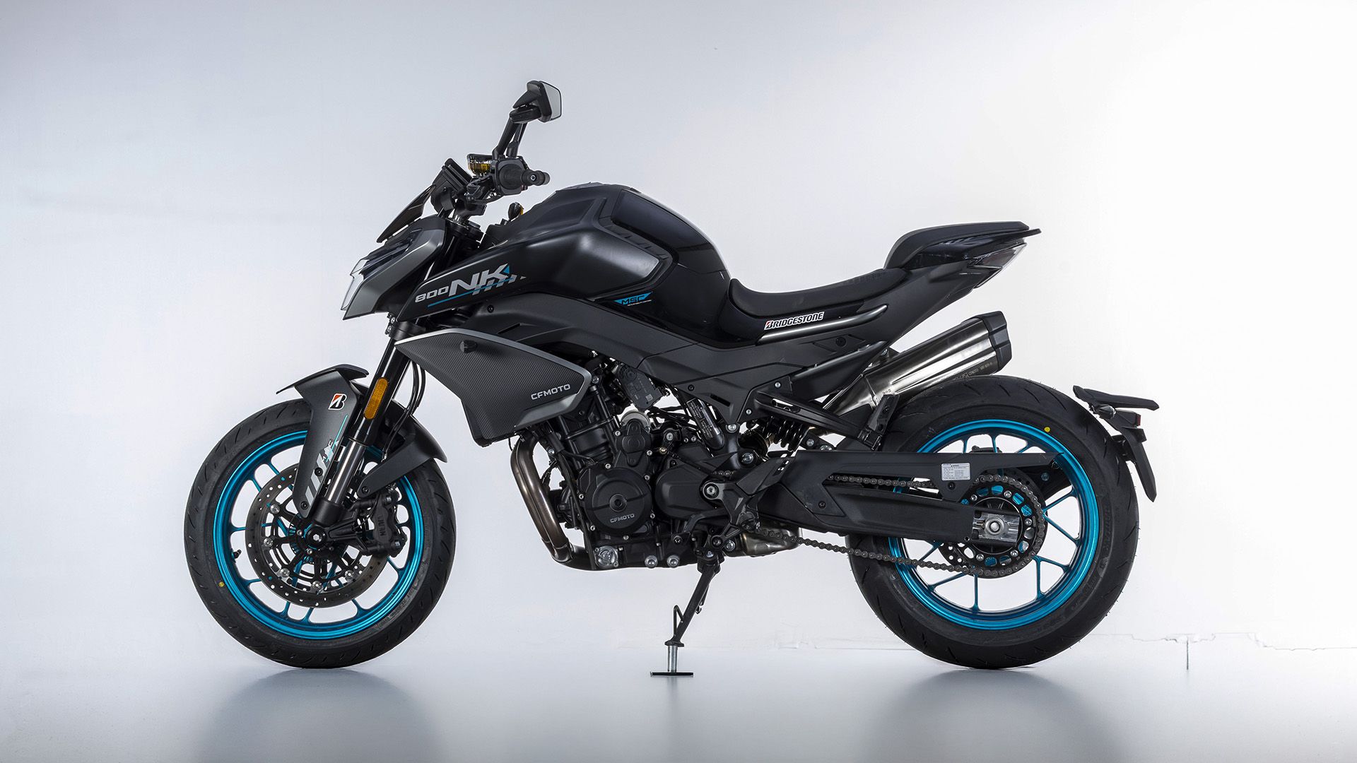 CFMoto 800NK 2026 Estudio (3)