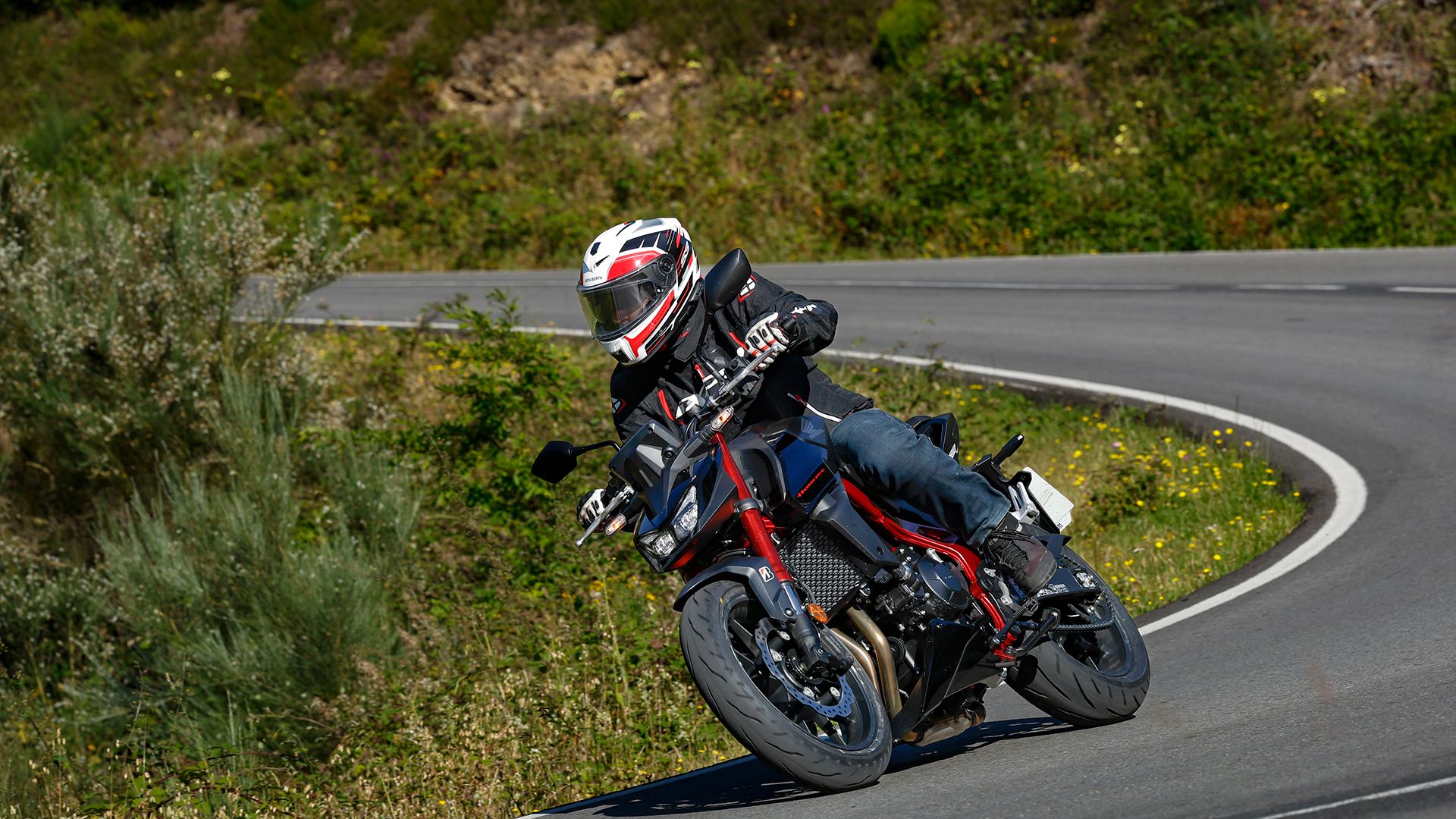 Honda CB750 Hornet E Clutch 2026 Accion (3)