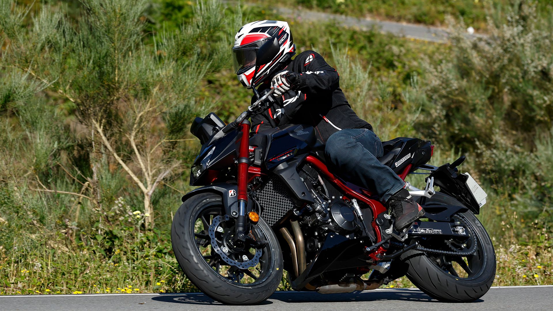 Honda CB750 Hornet E Clutch 2026 Accion (4)