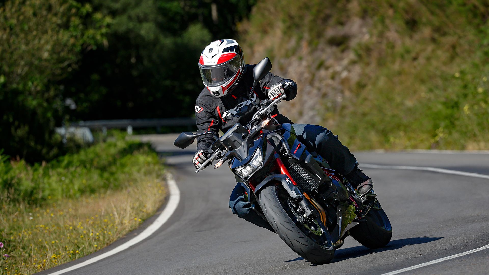 Honda CB750 Hornet E Clutch 2026 Accion (7)