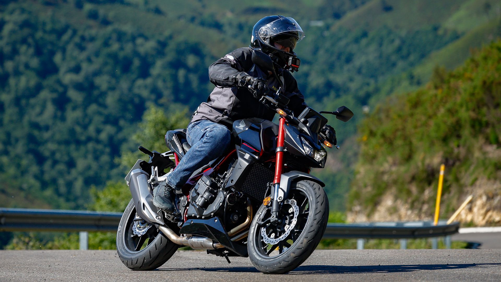 Honda CB750 Hornet E Clutch 2026 Accion (14)