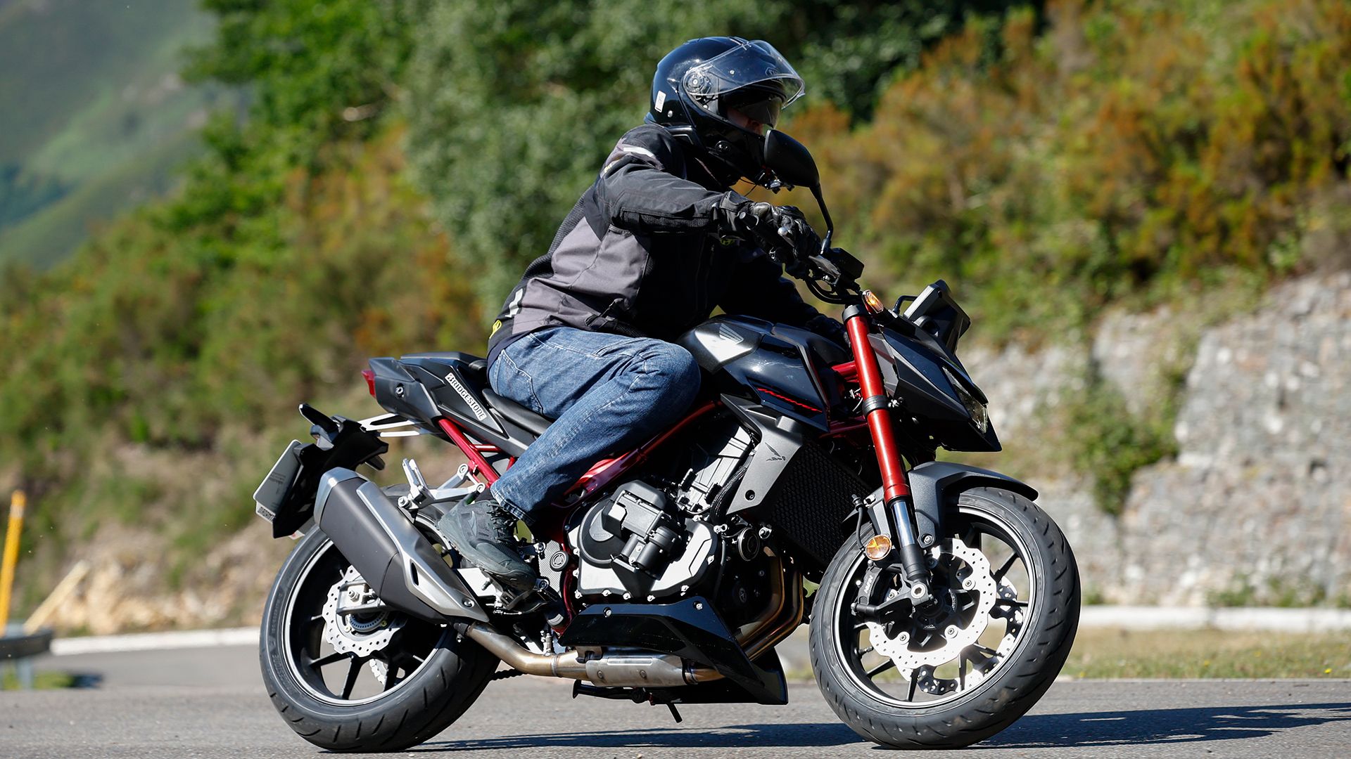 Honda CB750 Hornet E Clutch 2026 Accion (15)