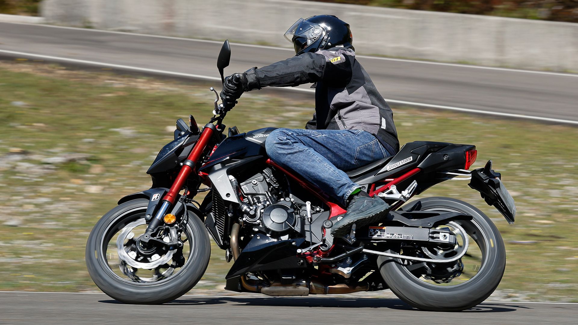 Honda CB750 Hornet E Clutch 2026 Accion (17)