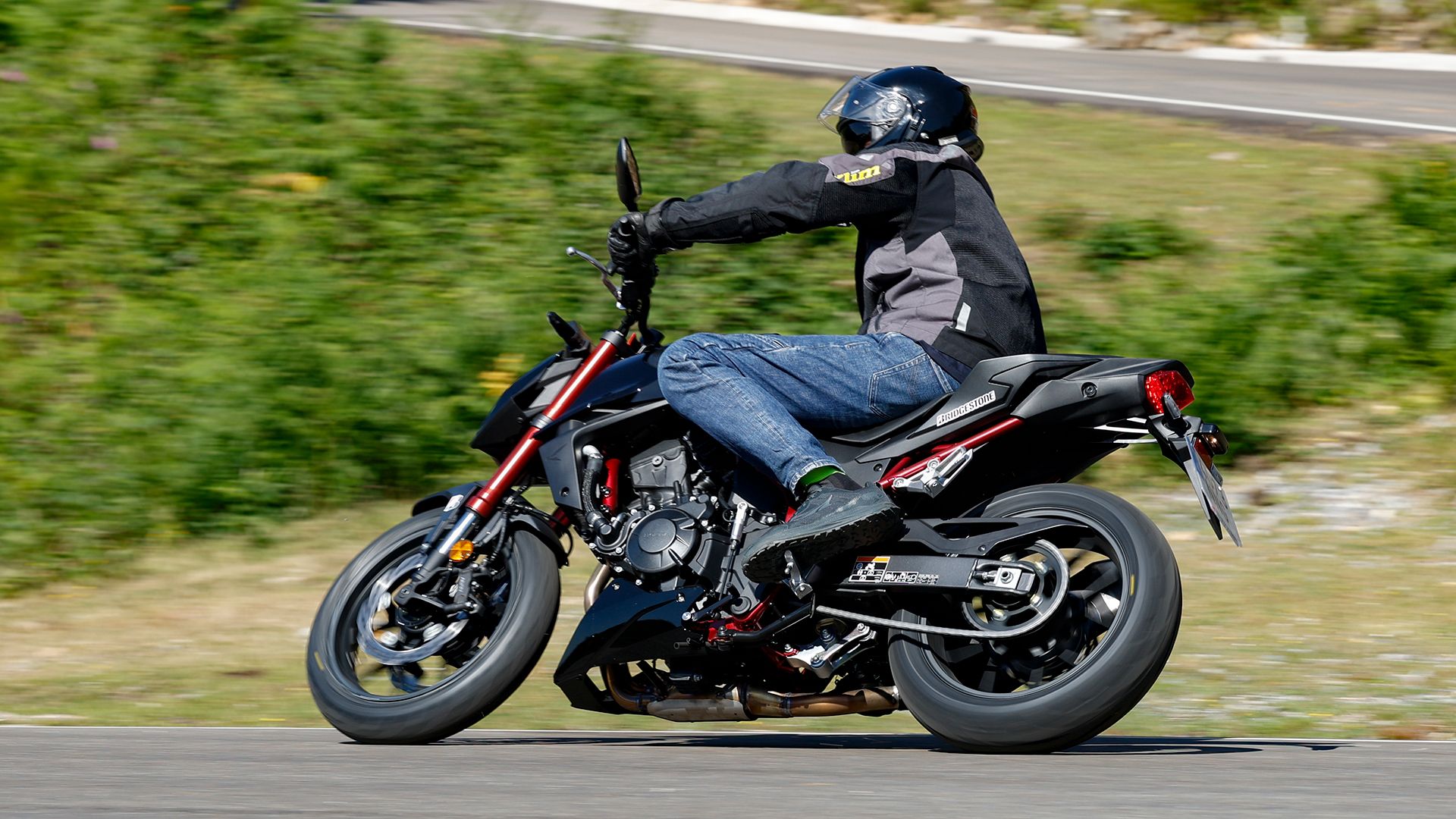 Honda CB750 Hornet E Clutch 2026 Accion (18)