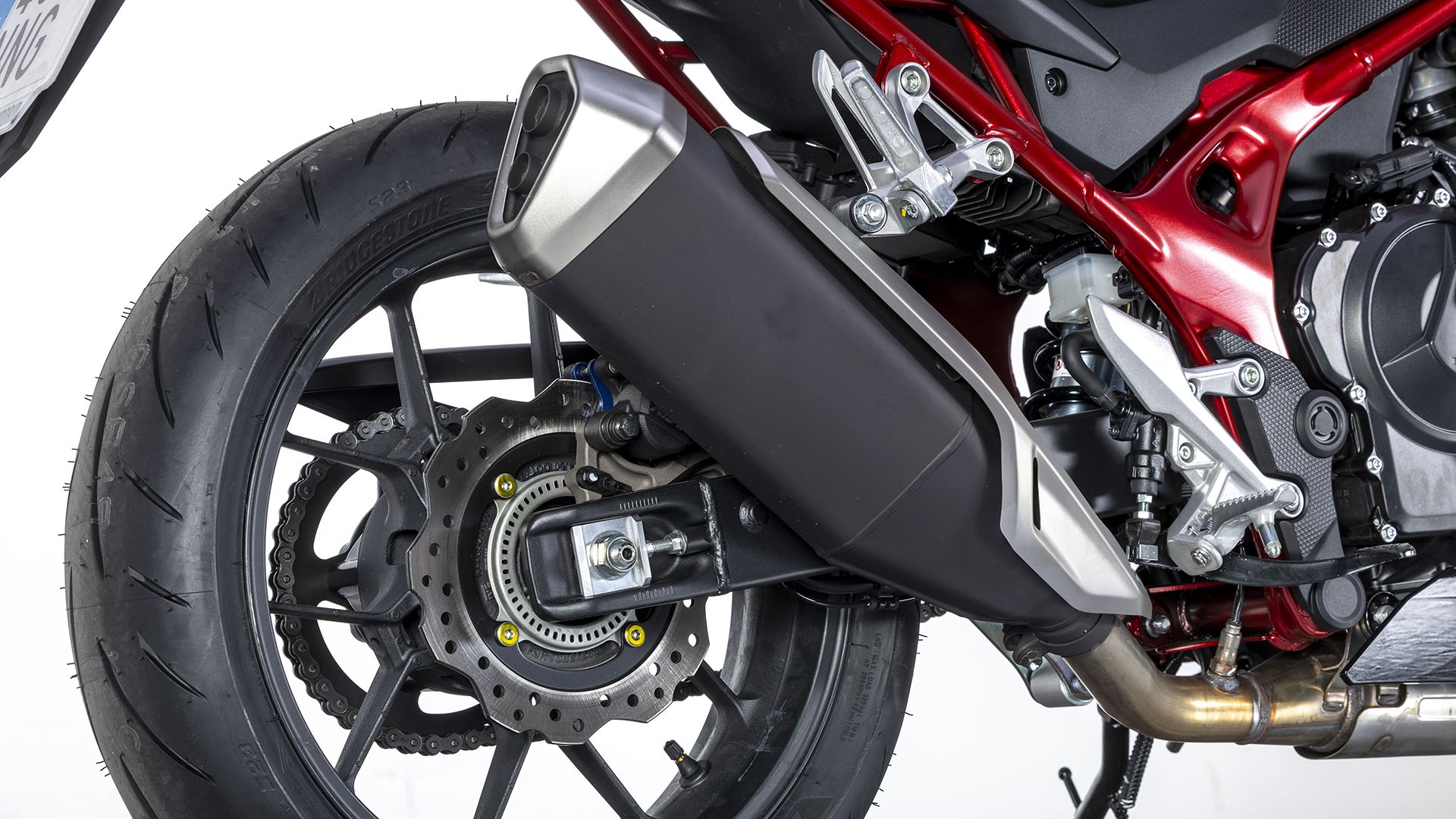 Honda CB750 Hornet E Clutch 2026 Detalles (2)