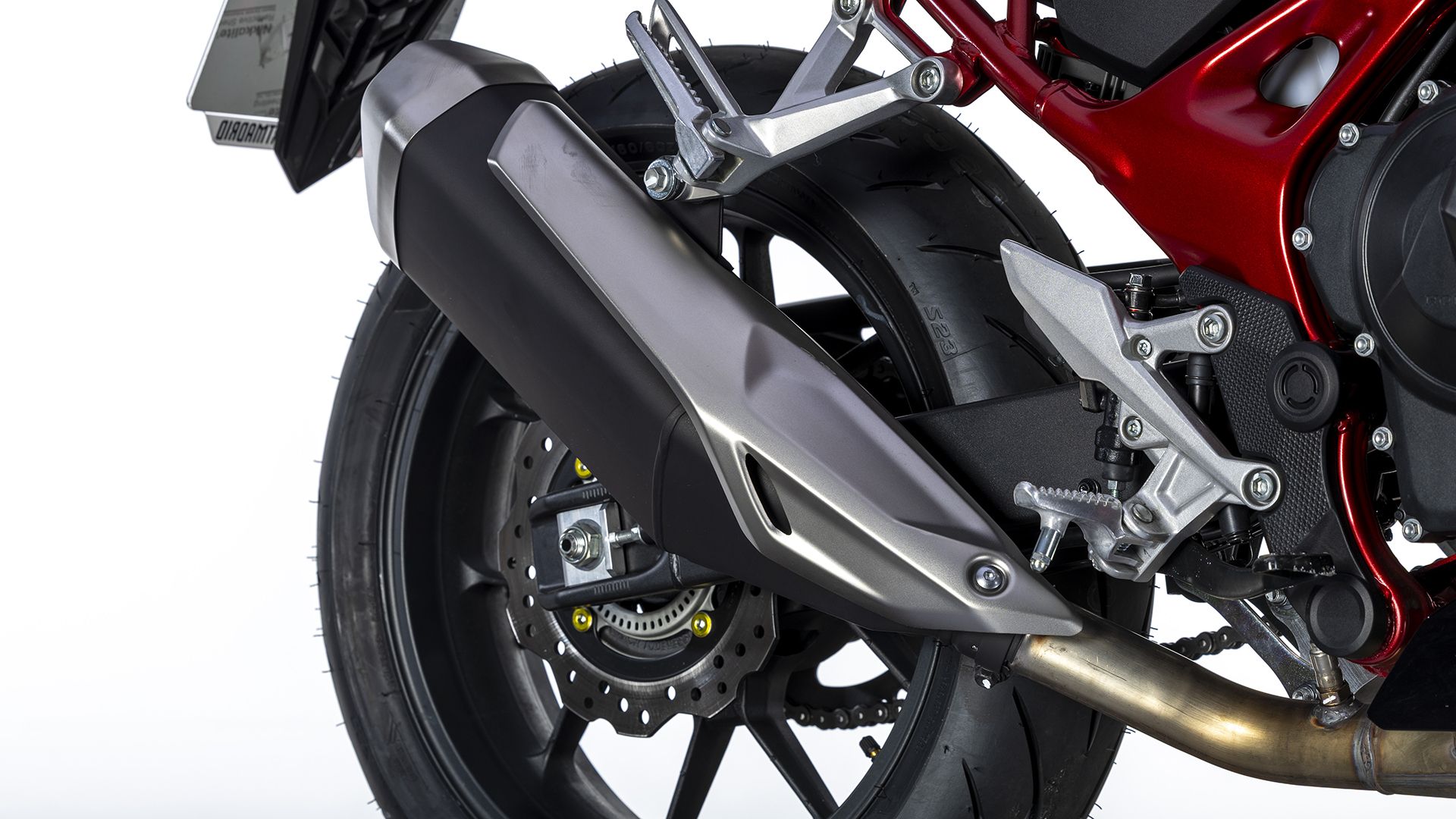 Honda CB750 Hornet E Clutch 2026 Detalles (11)
