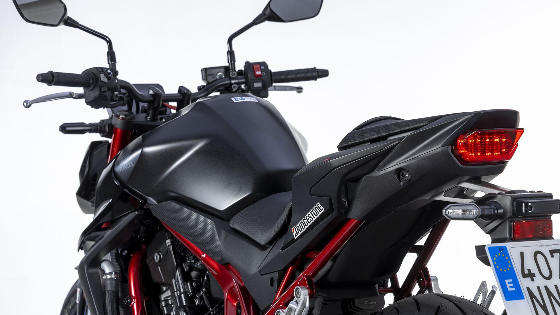 Honda CB750 Hornet E Clutch 2026 Detalles (23)