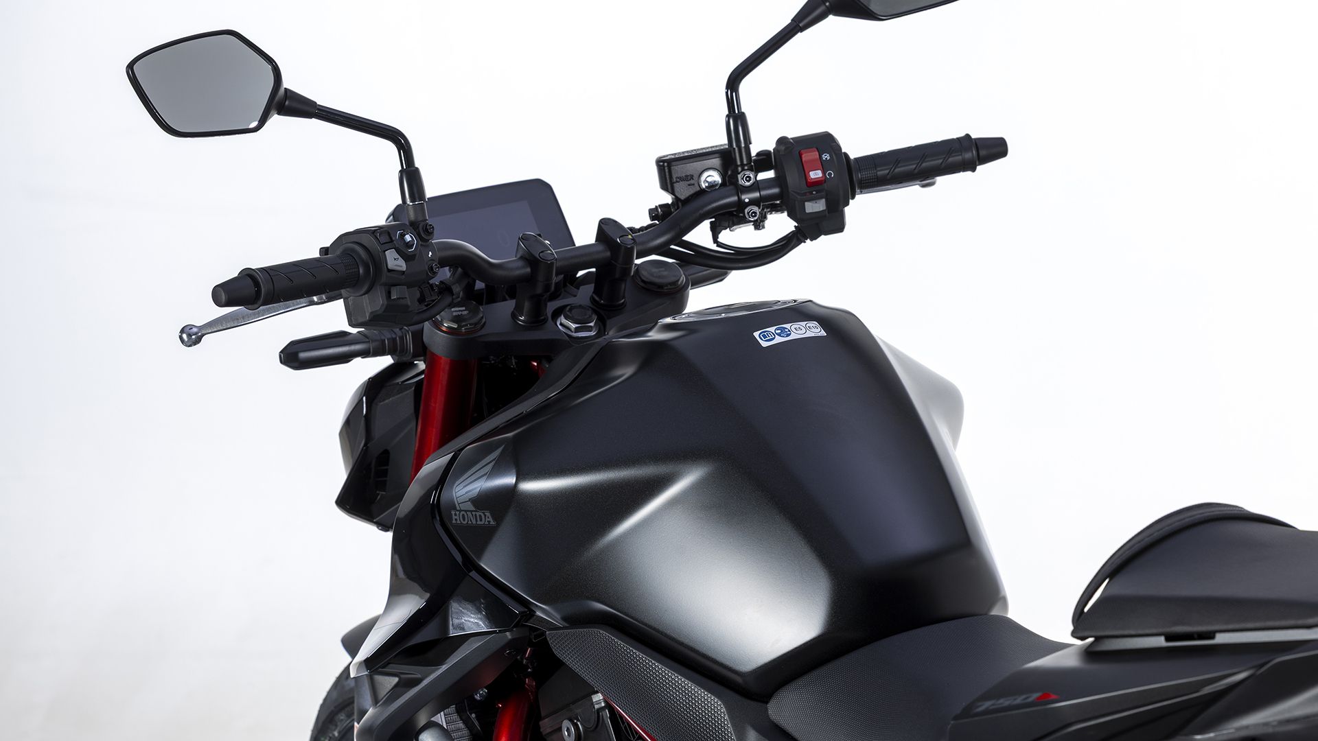 Honda CB750 Hornet E Clutch 2026 Detalles (24)