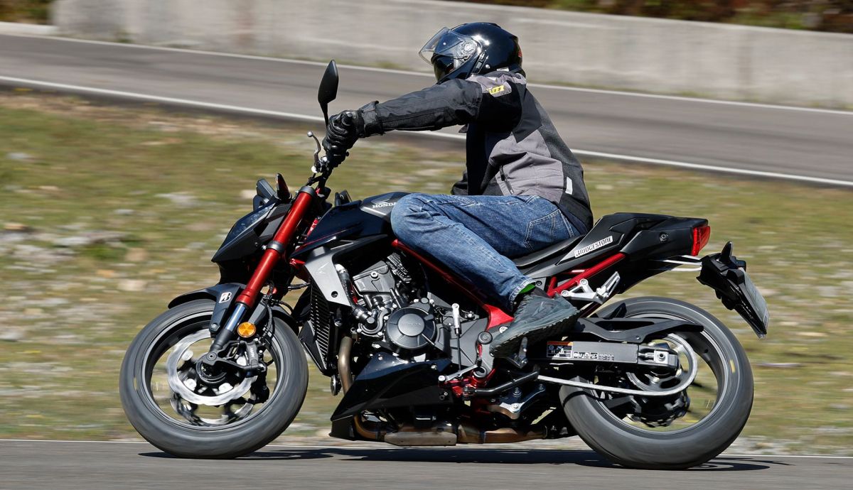 Honda CB750 Hornet E Clutch 2026 Accion (17)