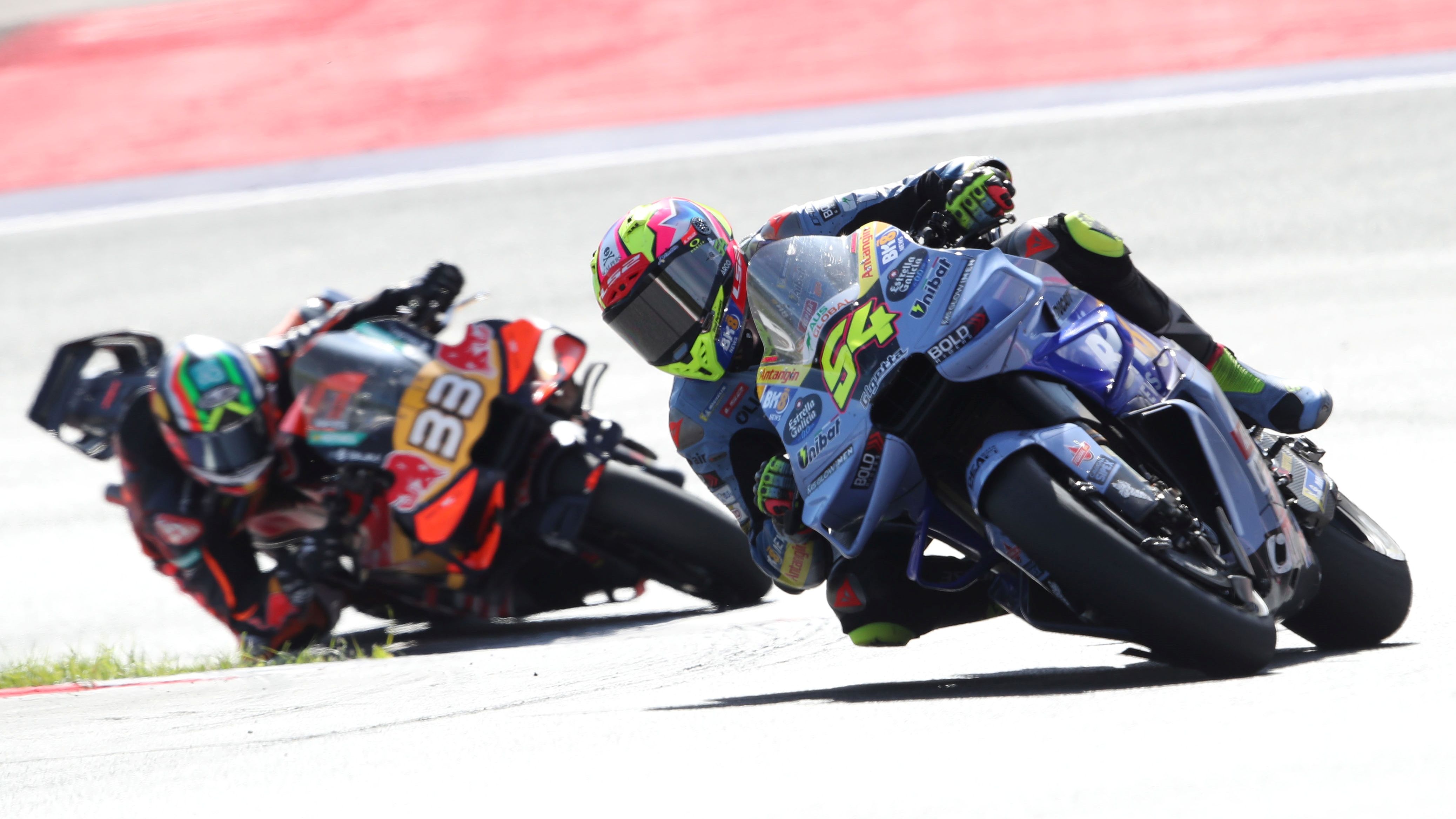 Fermín Aldeguer perseguido por Brad Binder, MotoGP Austria 2026