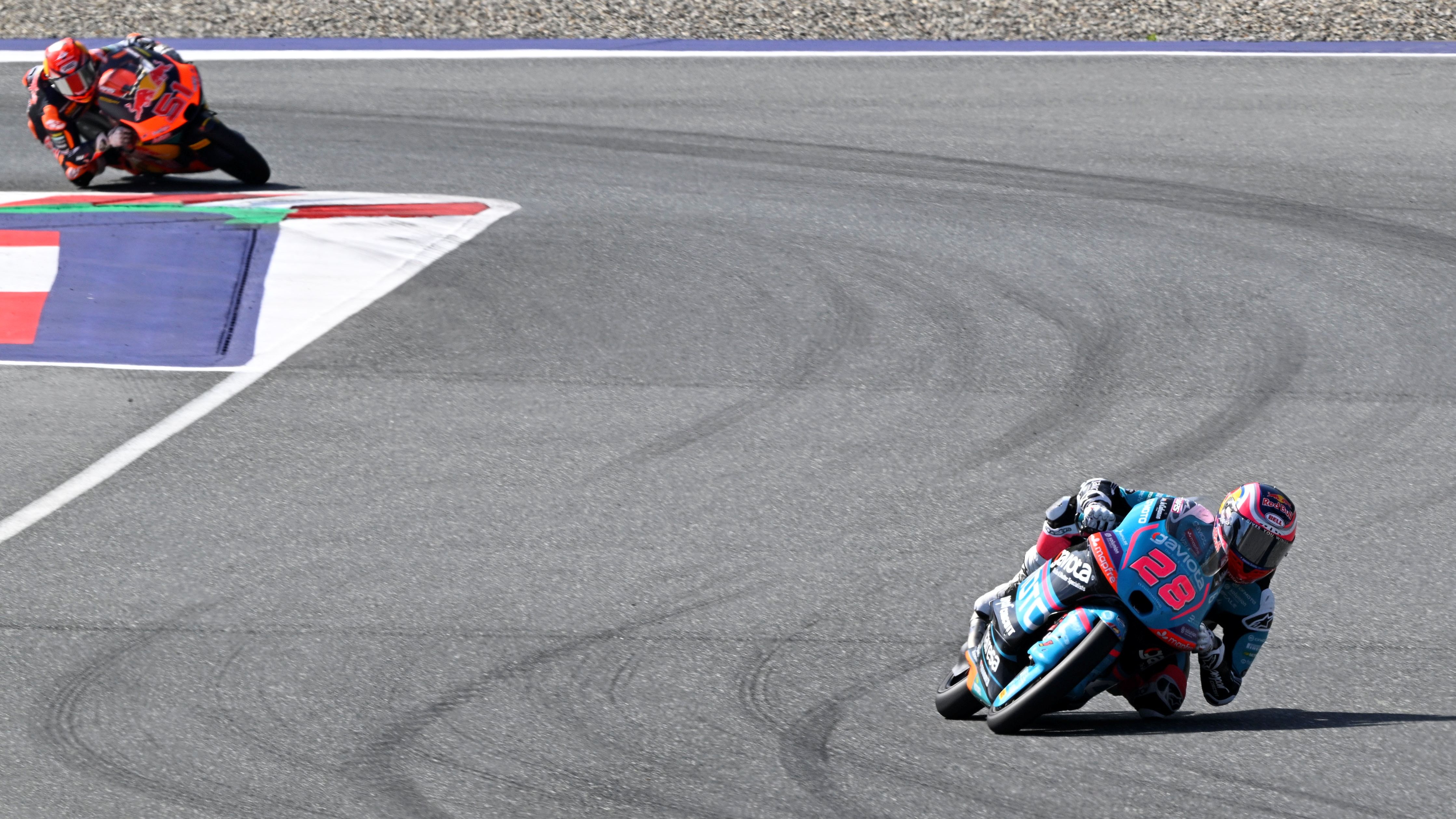 Máximo Quiles se va de Brian Uriarte, Moto3 Austria 2026