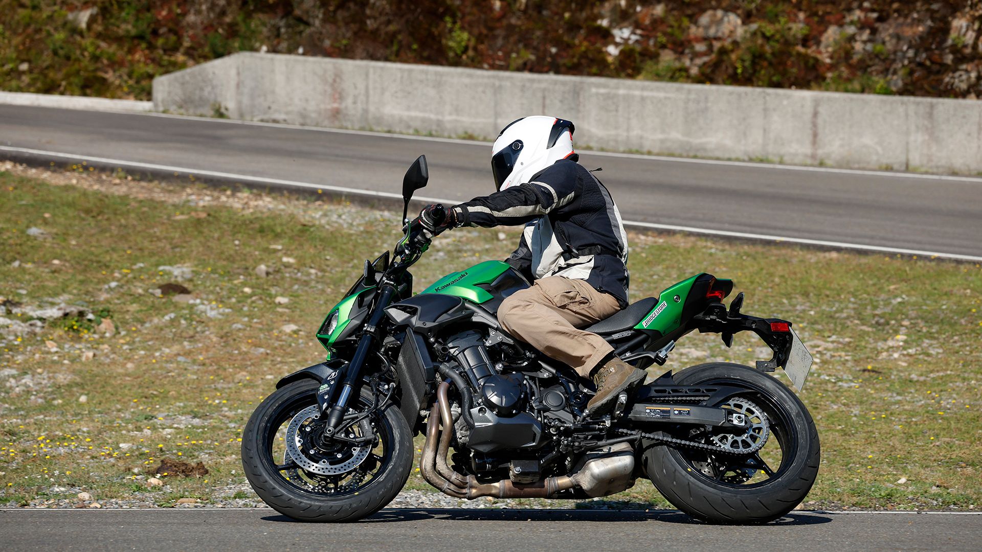 KawasakiI Z900 2026 Accion (4)