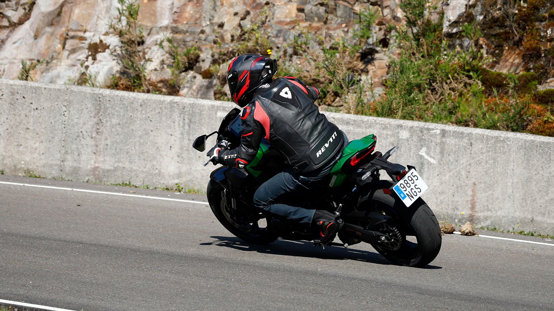 KawasakiI Z900 2026 Accion (14)