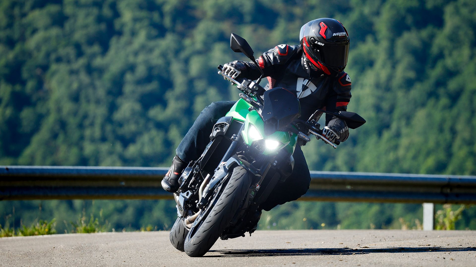 KawasakiI Z900 2026 Accion (18)