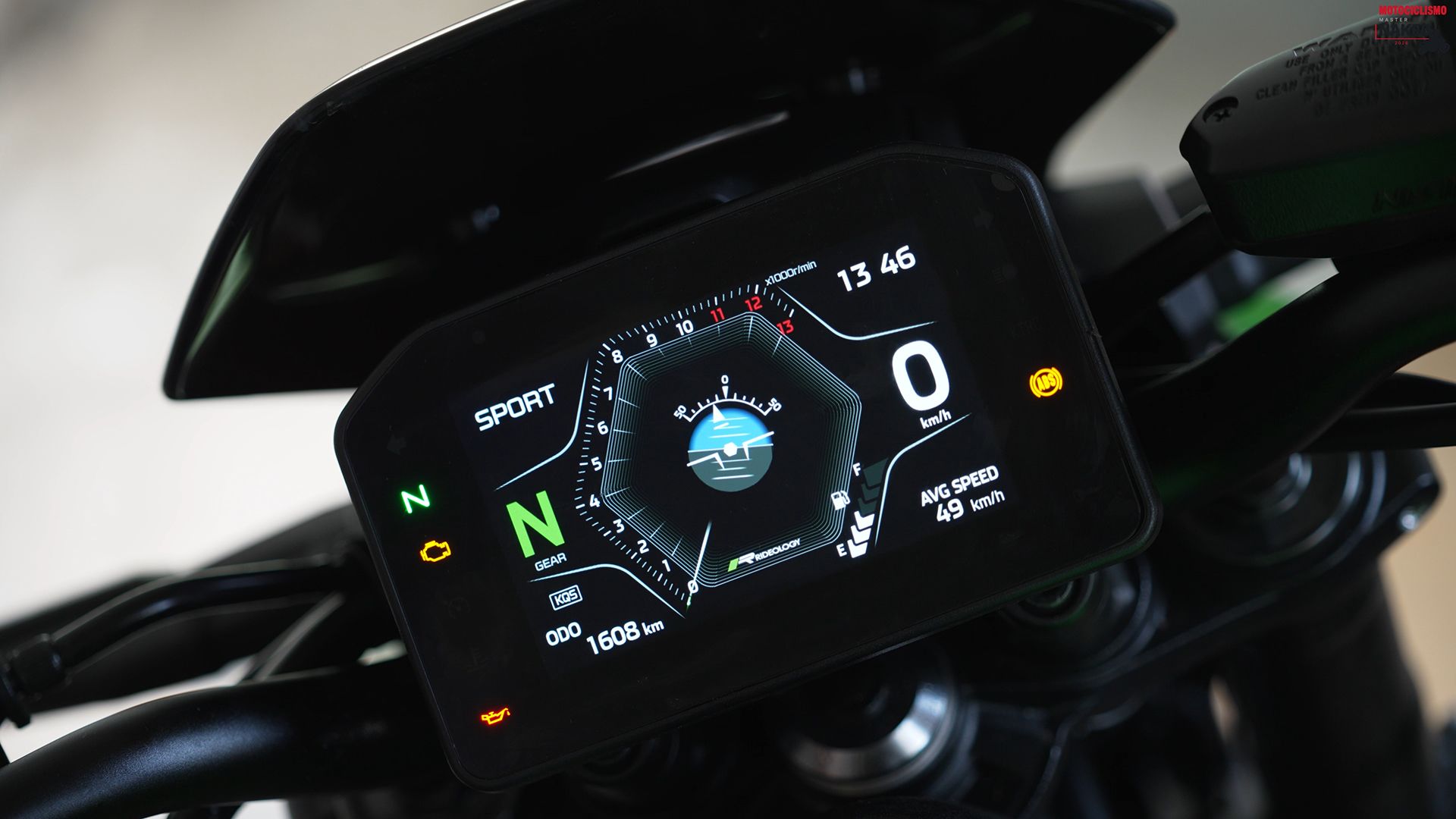 KawasakiI Z900 2026 Detalles pantalla (1)