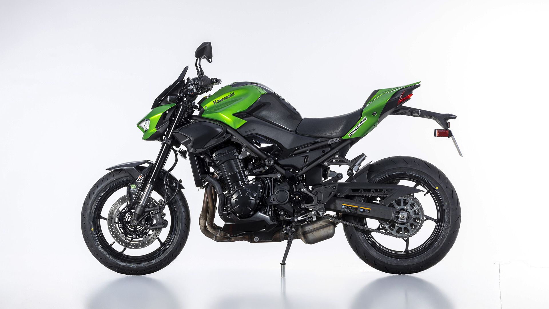 KawasakiI Z900 2026 Estudio (3)