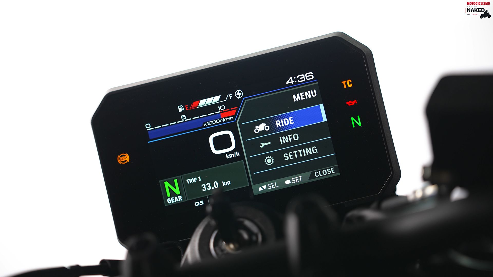 Suzuki GSX 8S 2026 Detalles pantalla 