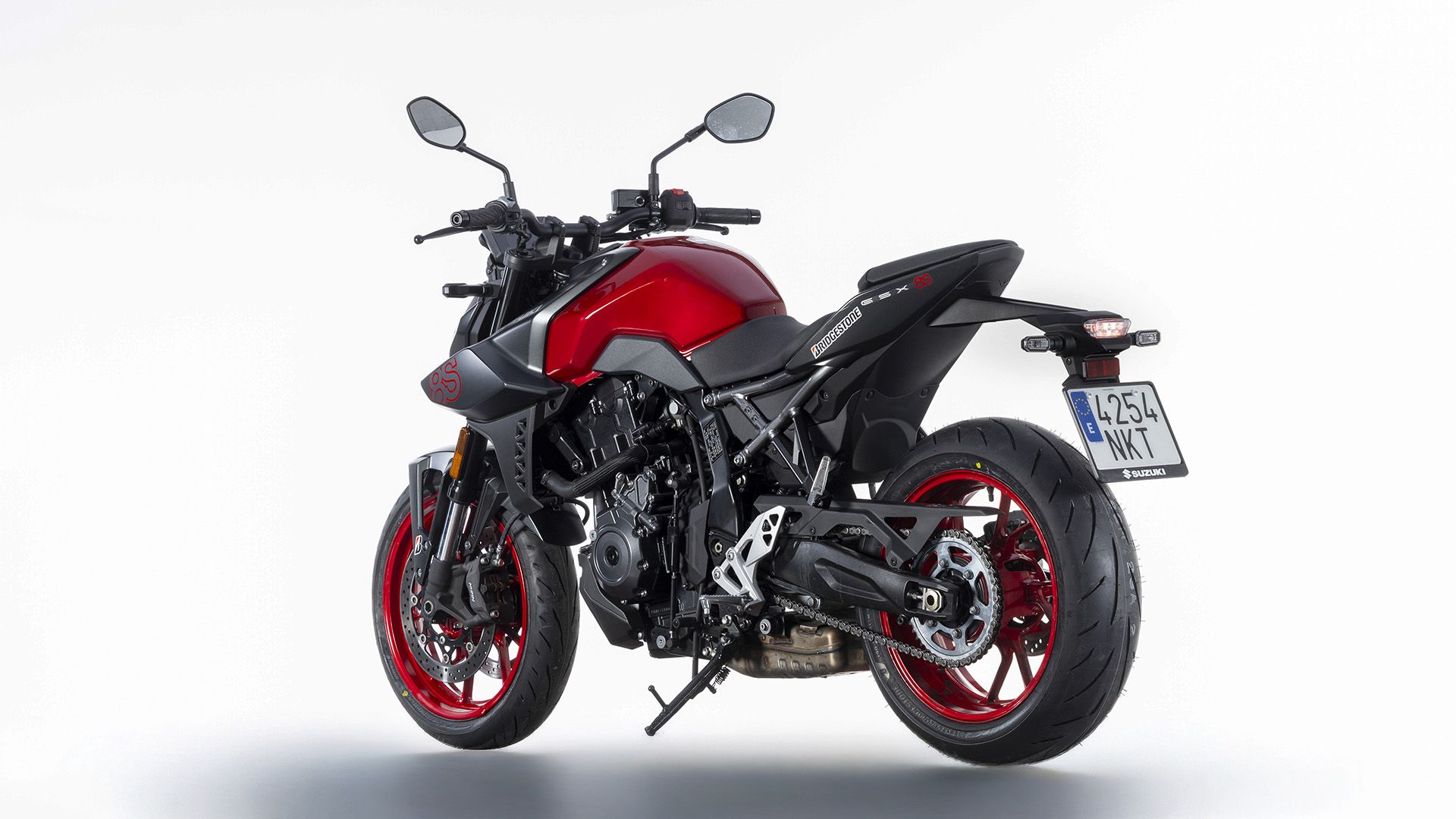 Suzuki GSX 8S 2026 Estudio (4)