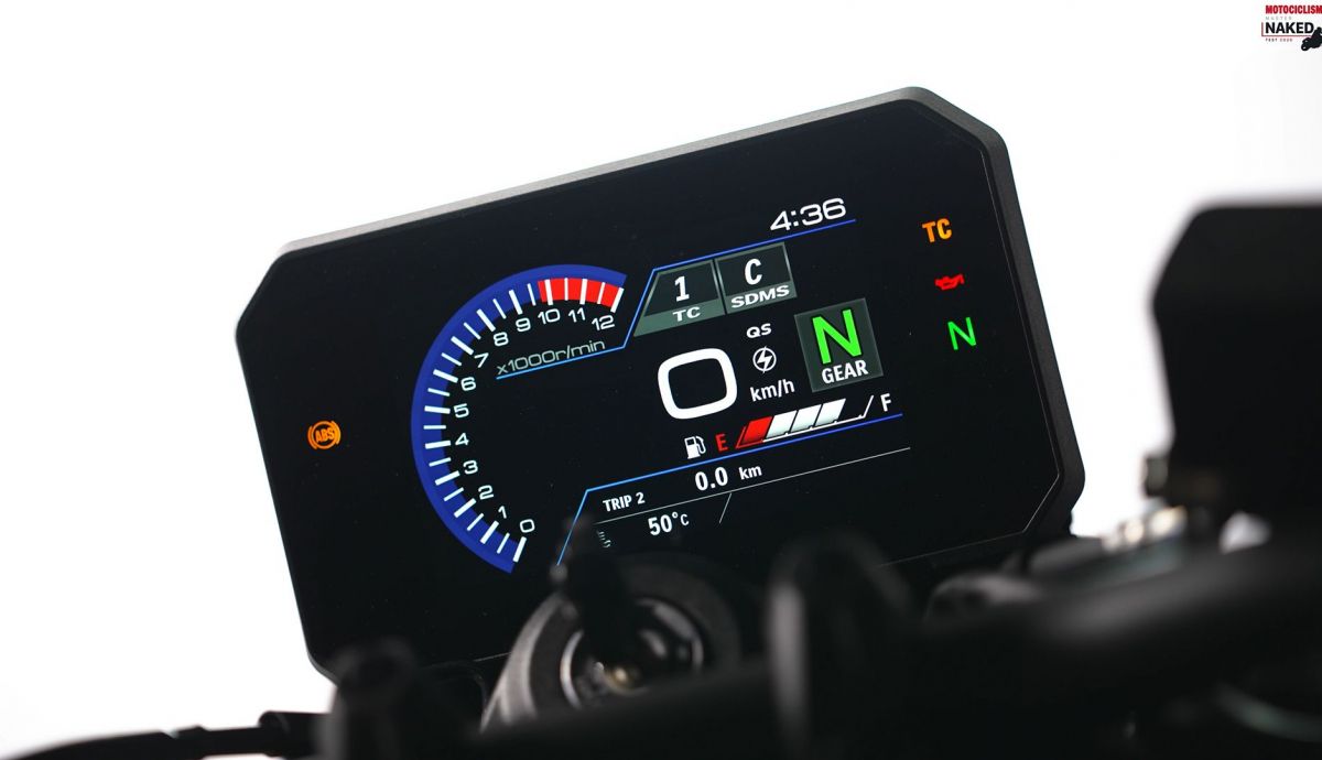 Suzuki GSX 8S 2026 Detalles pantalla
