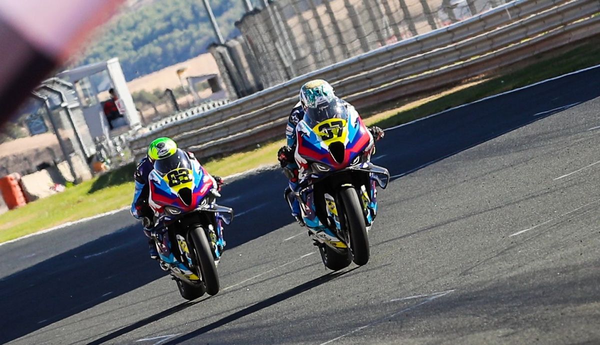 Mauro González batió a Lachlan Epis el sábado y se proclamó campeón del ESBK Superstock 1000 el domingo