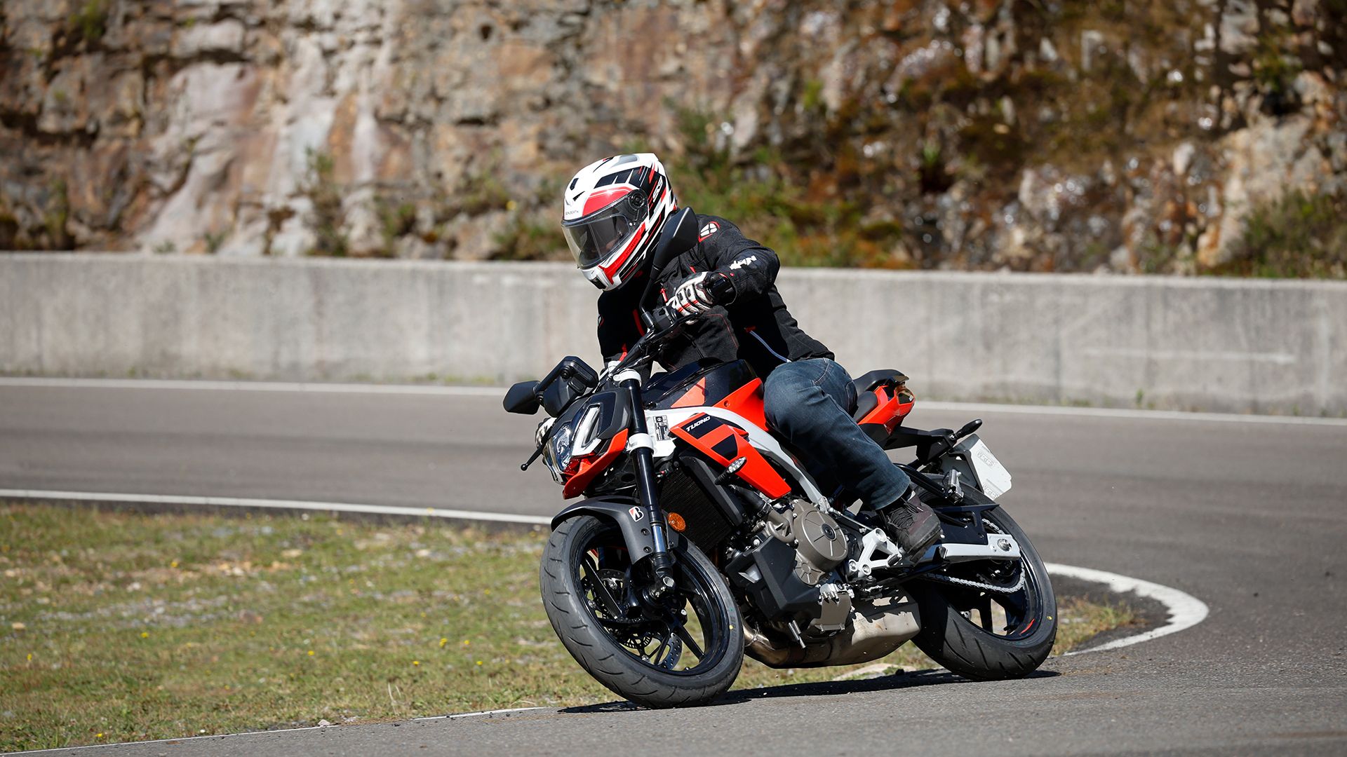 Aprilia Tuono 457 2026 Accion (12)