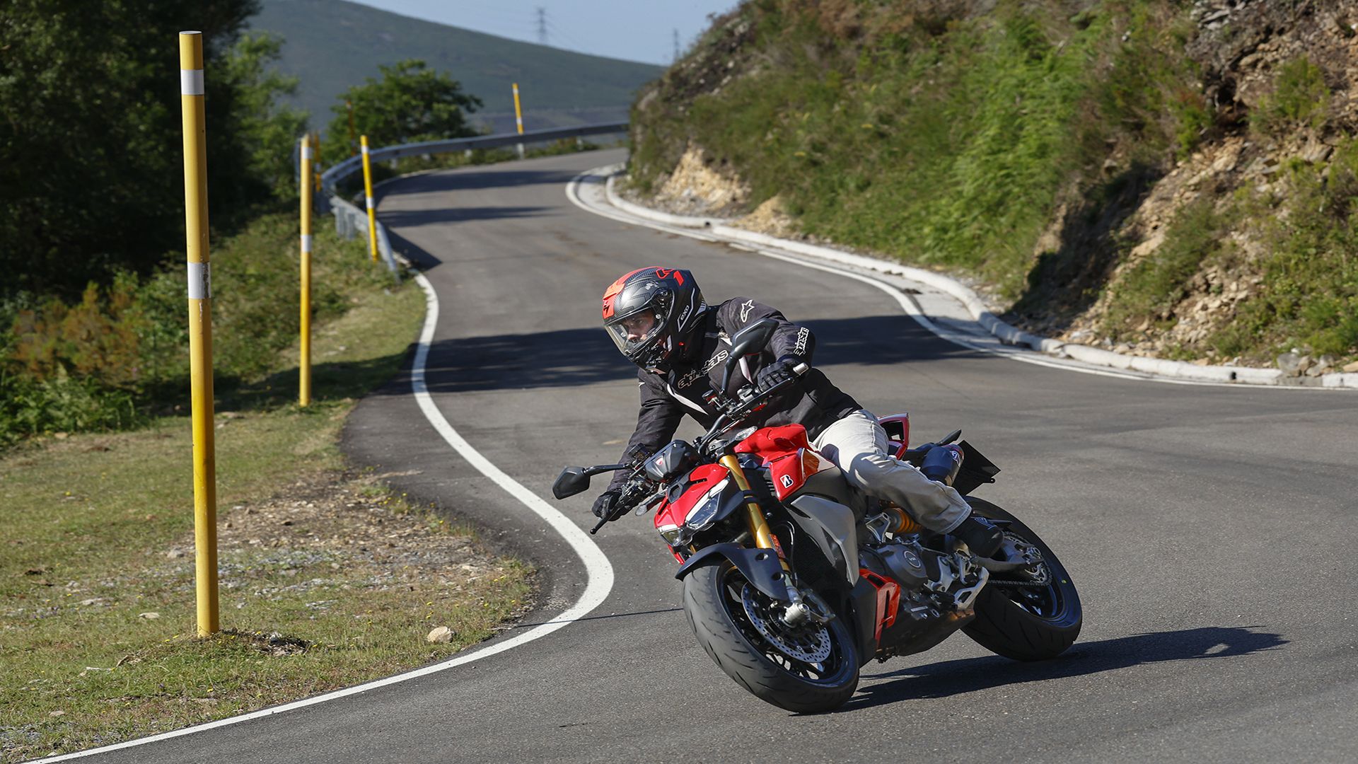 Ducati Streetfighter V2 S 2026 Accion (4)
