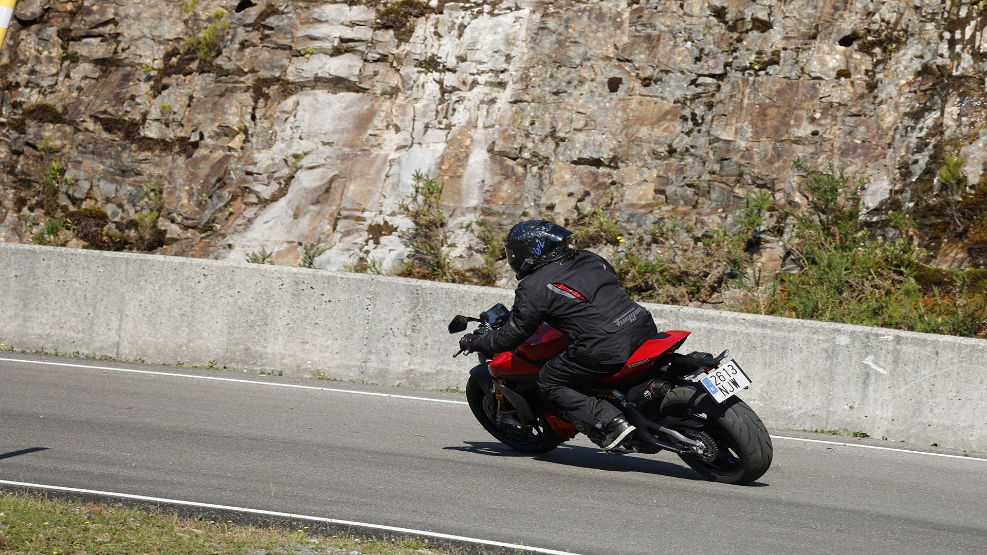 Ducati Streetfighter V2 S 2026 Accion (6)