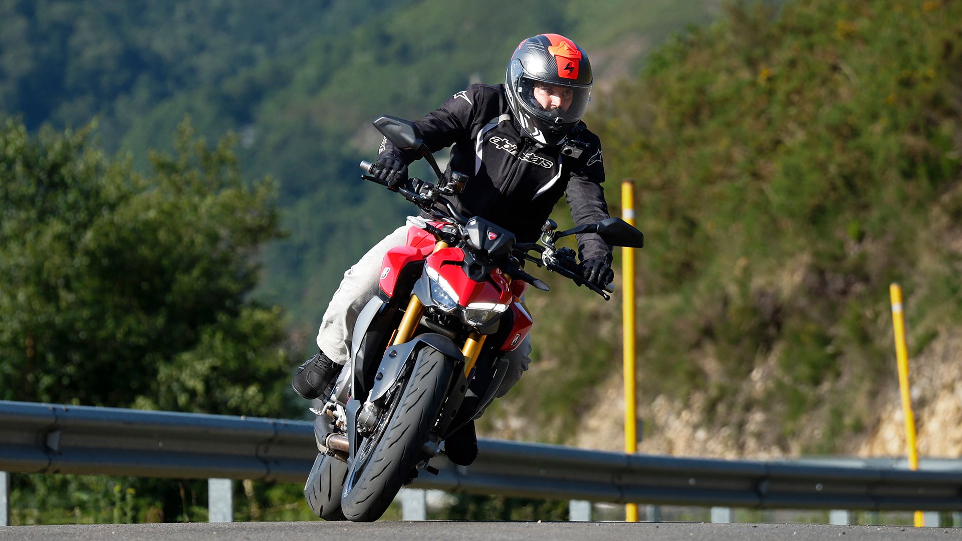 Ducati Streetfighter V2 S 2026 Accion (1)
