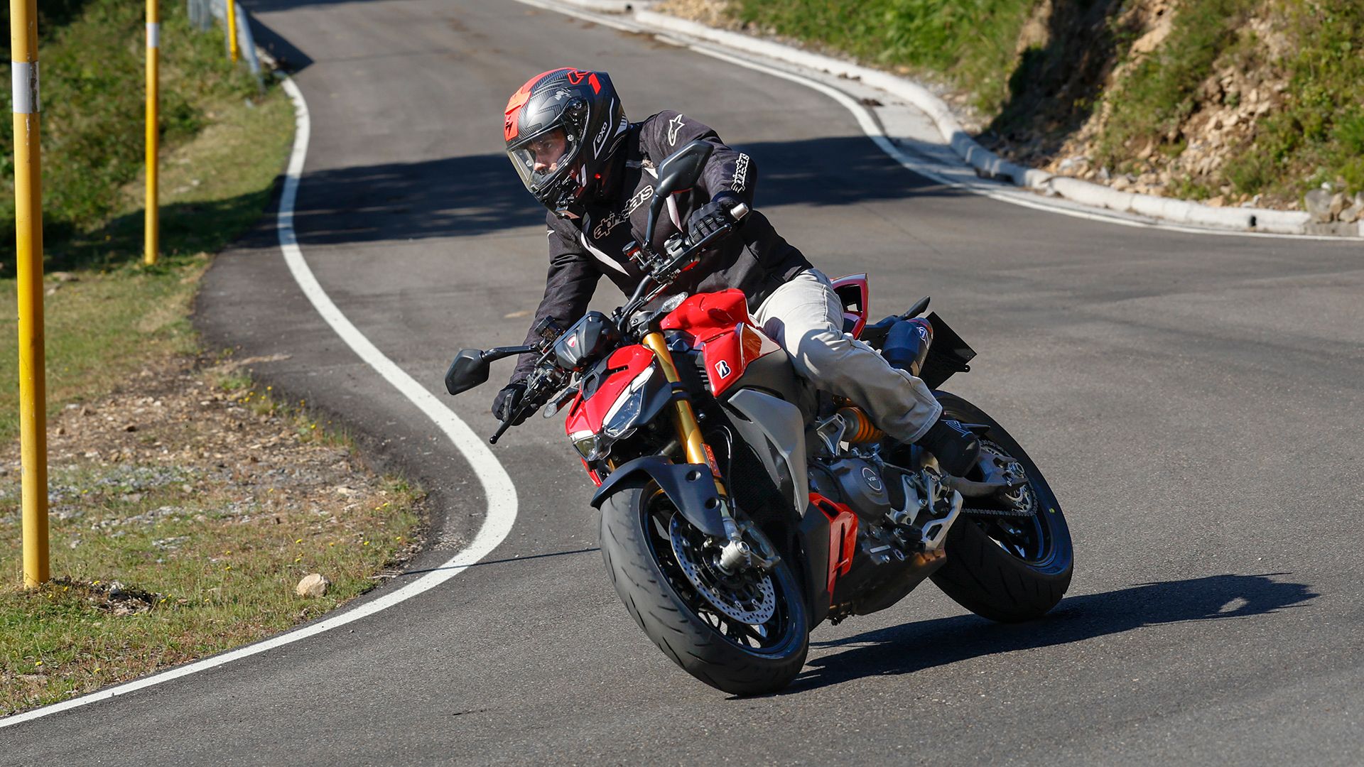 Ducati Streetfighter V2 S 2026 Accion (4)