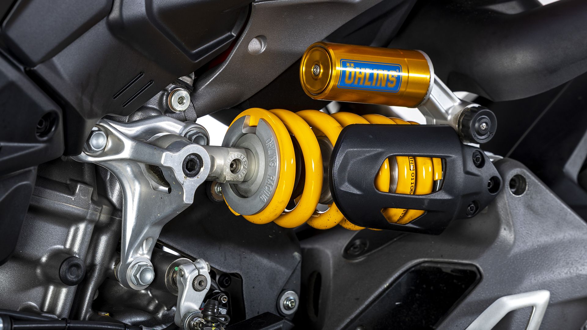 Ducati Streetfighter V2 S 2026 Detalles (19)