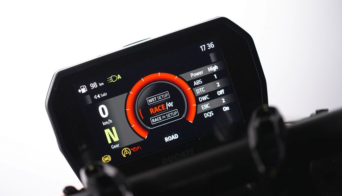 Ducati Streetfighter V2 S 2026 Detalles pantalla (2)