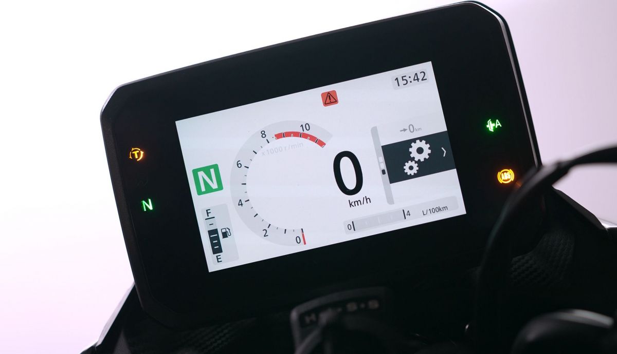 Honda CB500 Hornet 2026 Detalles Pantalla (2)