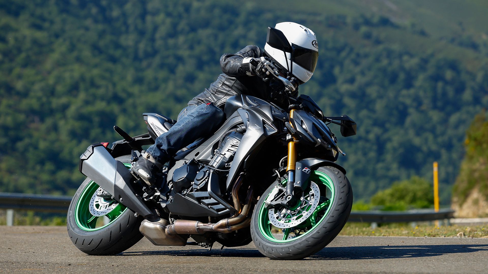 KawasakiI Z1100 SE 2026 Accion (16)