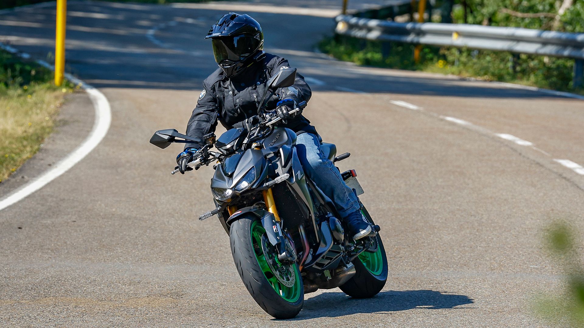 KawasakiI Z1100 SE 2026 Accion (18)