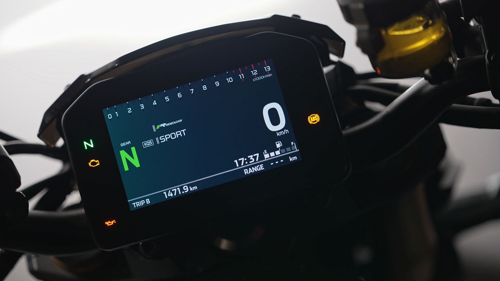 KawasakiI Z1100 SE 2026 Detalles pantalla (1)