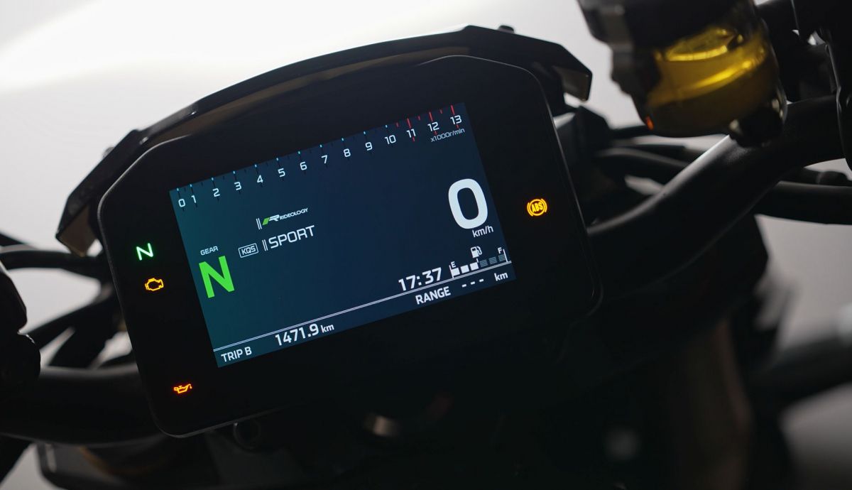 KawasakiI Z1100 SE 2026 Detalles pantalla (1)