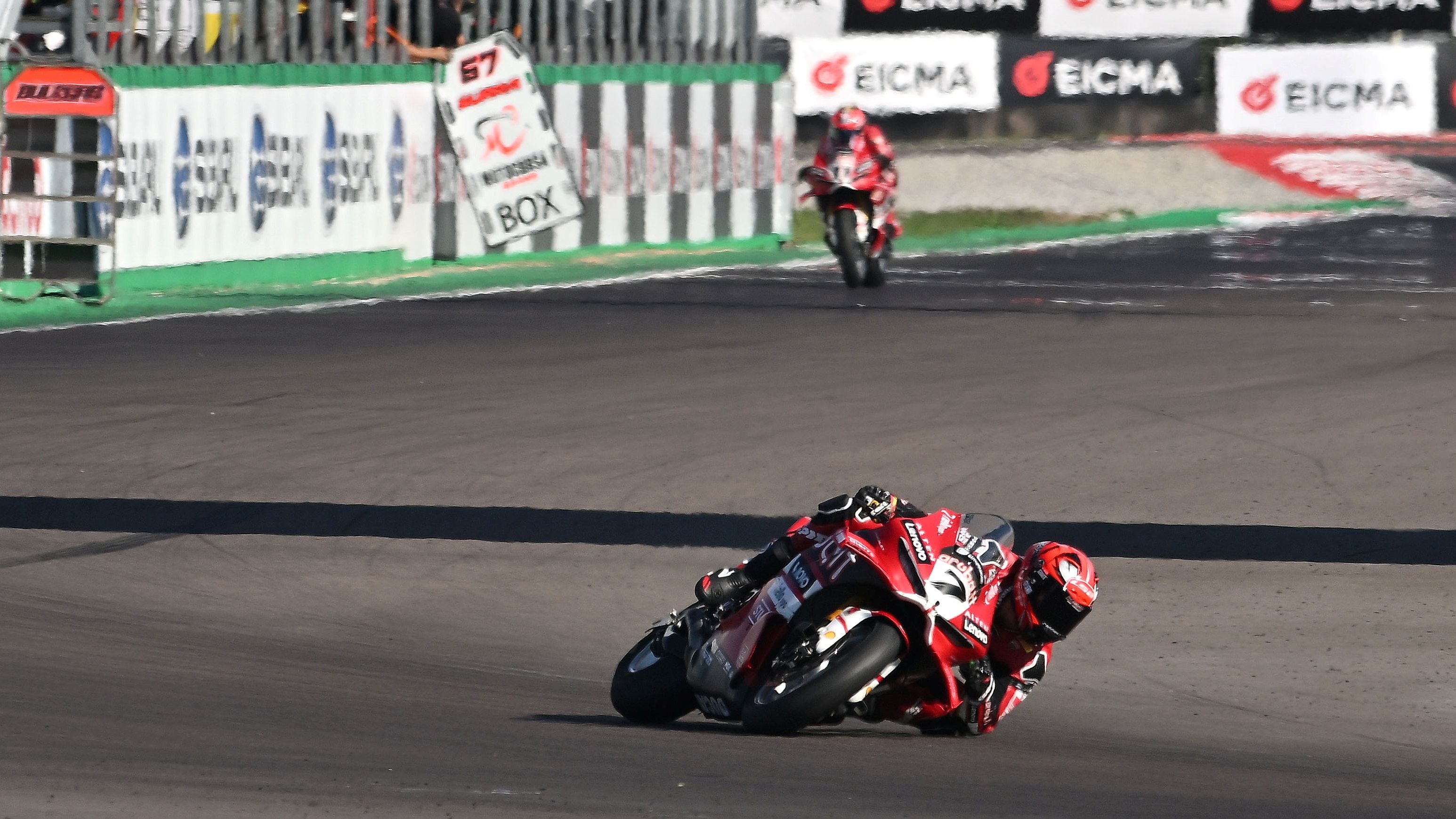 Iker Lecuona ha firmado el triplete y Nicolò Bulega ya es campeón mundial de Superbike 2026