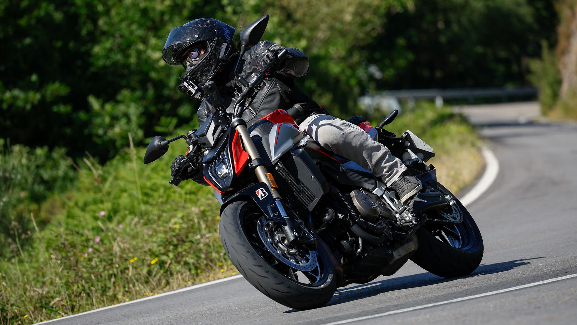 QJMotor SRK600 2026 Accion (8)