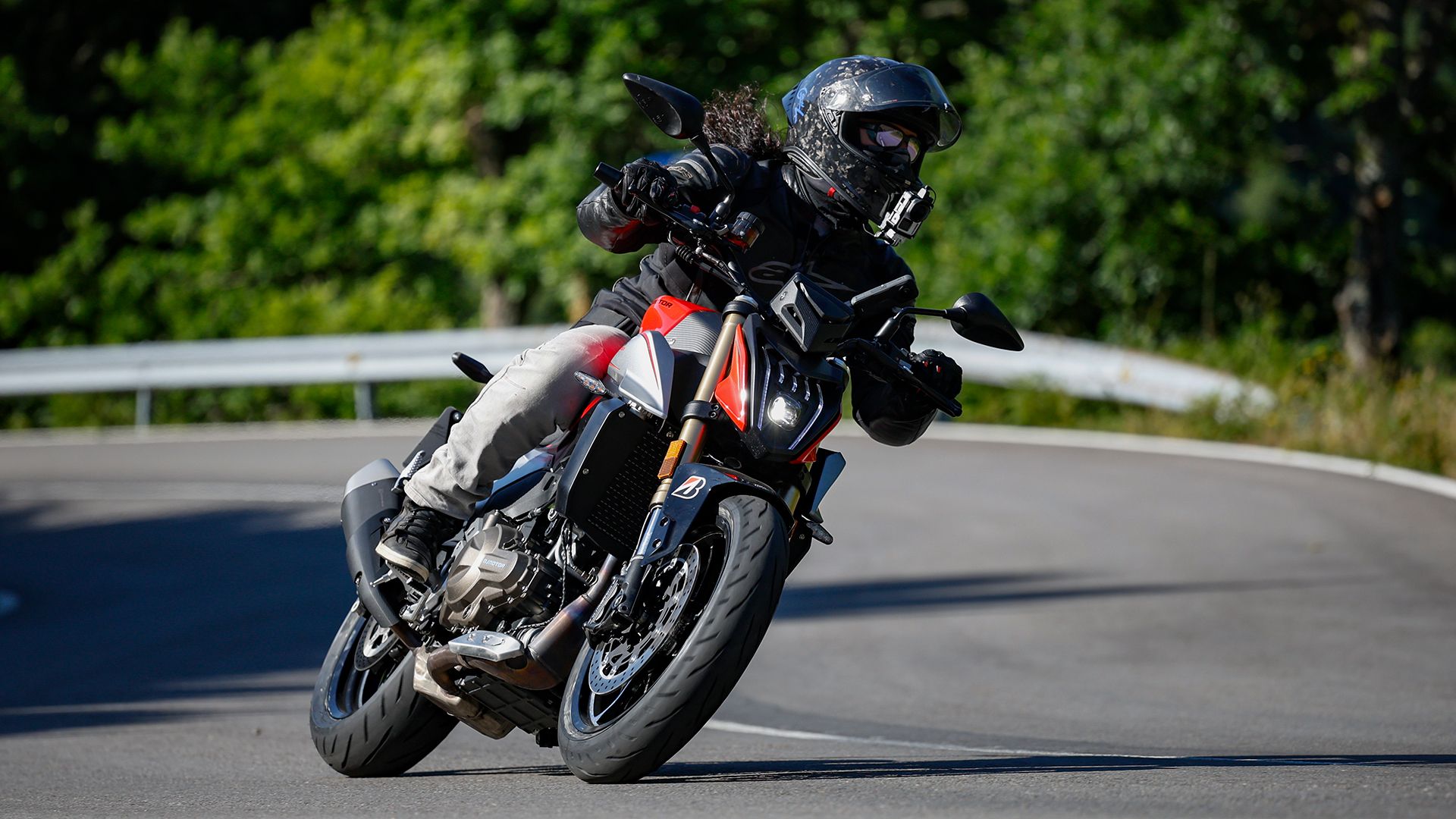 QJMotor SRK600 2026 Accion (10)