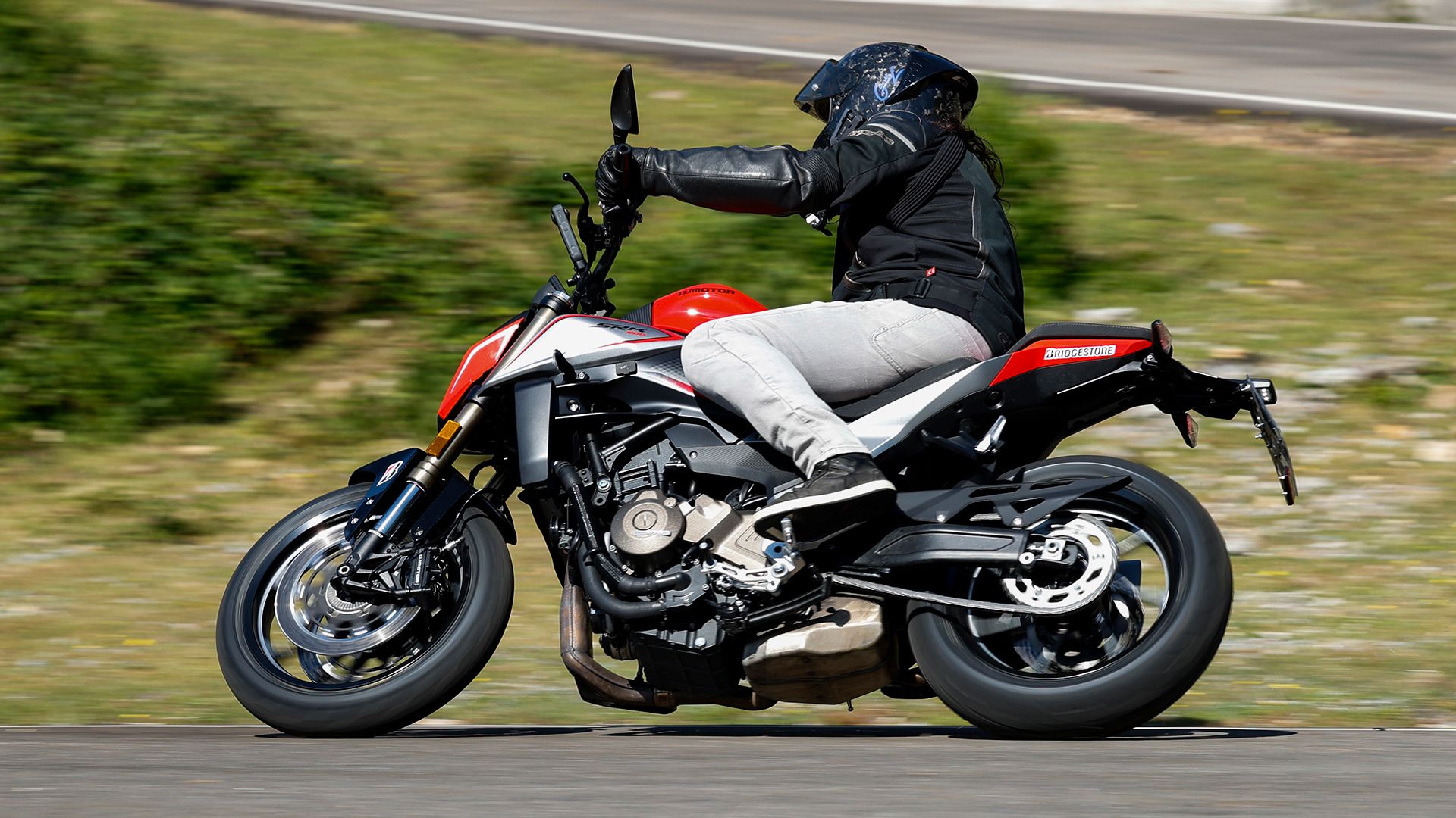 QJMotor SRK600 2026 Accion (18)