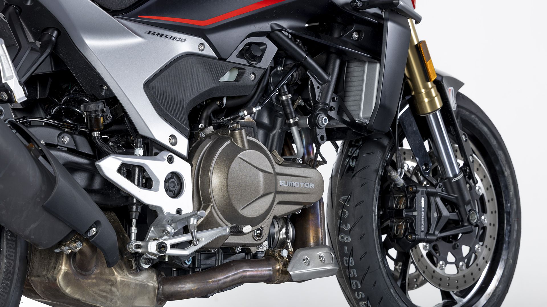 QJMotor SRK600 2026 Detalles (2)